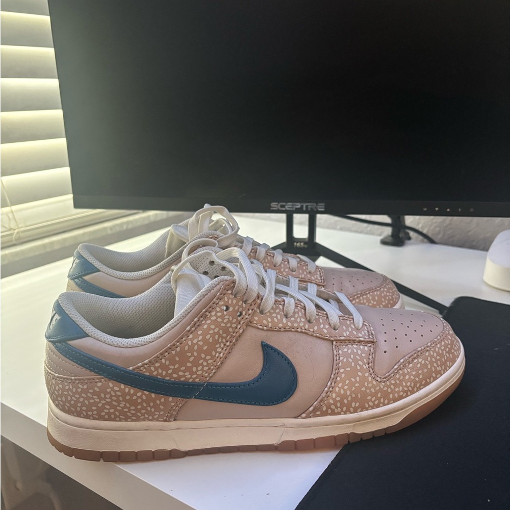 Nike Dunk Low "Montreal Bagel
Sesame"